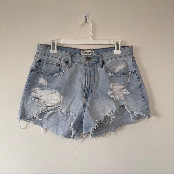 Abercrombie and fitch mid rise boyfriend distressed shorts light wash 30/ 10 - Picture 1 of 5